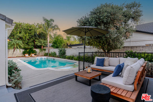 5056 Greenbush Avenue, Sherman Oaks CA: https://media.crmls.org/mediaz/29a3a26a-a36d-4633-b178-e924974a2376.jpg