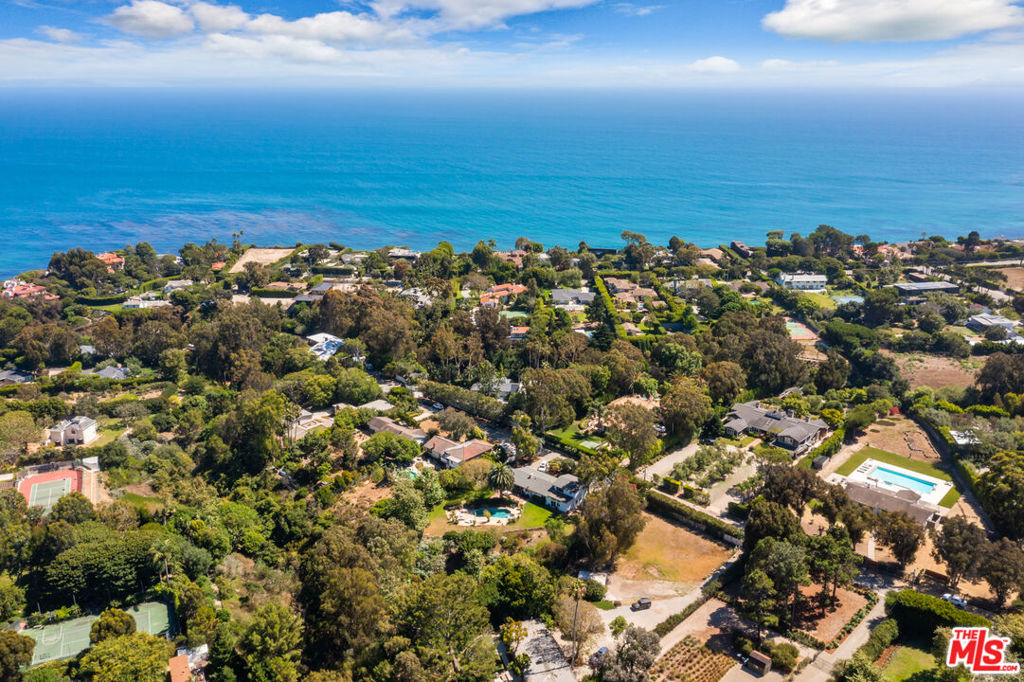 29A3Ba12 D21D 402B B907 Effe36B913E6 28847 Bison Court, Malibu, Ca 90265 &Lt;Span Style='BackgroundColor:transparent;Padding:0Px;'&Gt; &Lt;Small&Gt; &Lt;I&Gt; &Lt;/I&Gt; &Lt;/Small&Gt;&Lt;/Span&Gt;