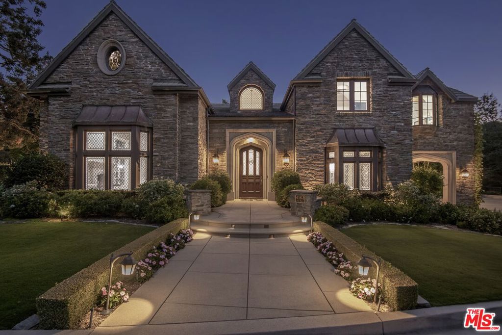 4163 Oak Place Drive