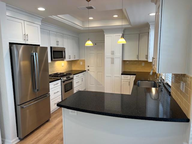63 WATERSIDE Circle, Redwood City CA: https://media.crmls.org/mediaz/29a49906-a19e-4f49-8478-11c3ae503892.jpg