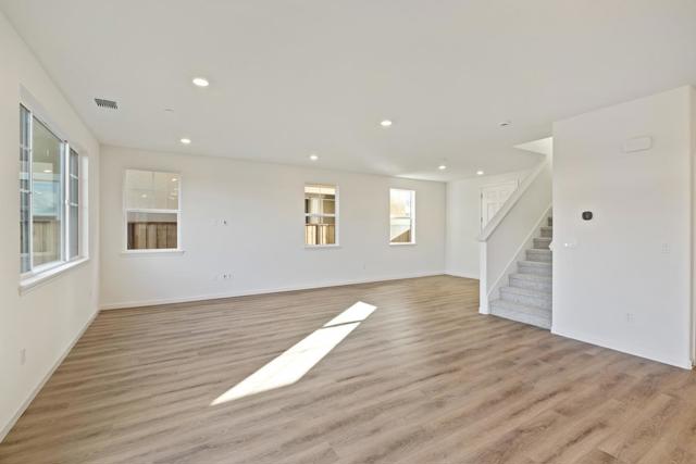 2130 Gladiola Drive, Hollister CA: https://media.crmls.org/mediaz/29a49990-6275-4308-b53a-78c1bde4e2d5.jpg