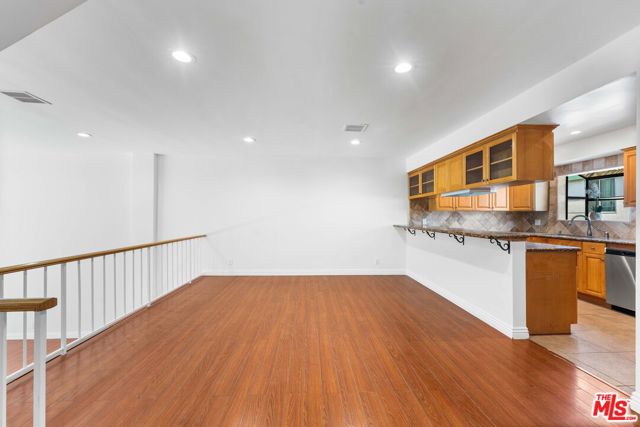 5229 Balboa Boulevard, Encino CA: https://media.crmls.org/mediaz/29a4f468-3d8a-49ee-99ac-d33e112dc9a4.jpg