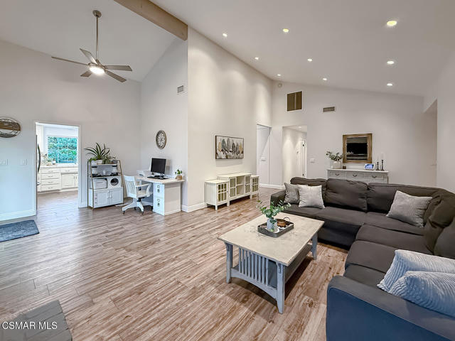 751 Muirfield Avenue, Simi Valley CA: https://media.crmls.org/mediaz/29a50495-88d8-40fb-ae4f-69495f622658.jpg