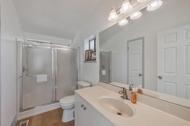 27950 Lancelot Court, Hayward CA: https://media.crmls.org/mediaz/29a568b9-7e27-445f-a923-d29a97557f97.jpg