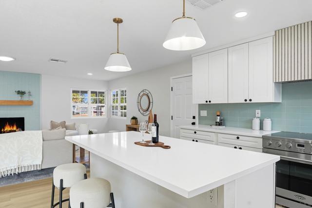 2118 Toca Ln, Ramona CA: https://media.crmls.org/mediaz/29a57f70-4e48-4f97-a4a7-20677530b505.jpg