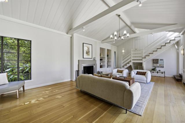 44 Highgate Rd, Kensington CA: https://media.crmls.org/mediaz/29a5f25a-cf8b-4de5-b7ad-6c7962319086.jpg