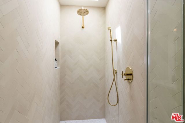 Image 41 of 56 For 4525 Greenbush Avenue