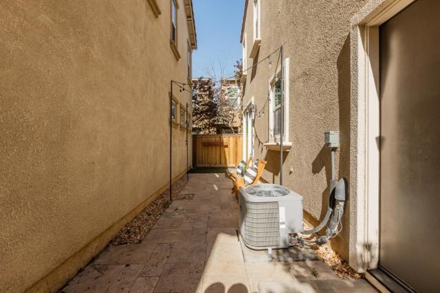 1591 Glenn Street, Hayward CA: https://media.crmls.org/mediaz/29a5ff30-e489-4427-b4f8-35f7c2674793.jpg