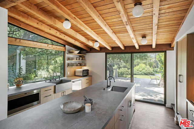 901 Crater Camp Drive, Calabasas CA: https://media.crmls.org/mediaz/29a6193b-291d-4a19-bace-ceefe396227b.jpg