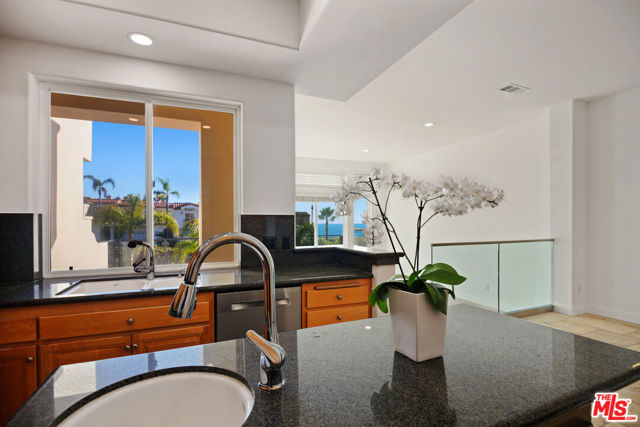 6436 Lunita Road, Malibu CA: https://media.crmls.org/mediaz/29a62be2-da54-4111-ba5f-049da00a1999.jpg