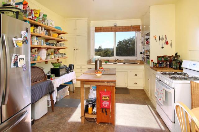 46 Valley View Road, Watsonville CA: https://media.crmls.org/mediaz/29a6919e-9d48-489b-9933-7a36377fb01f.jpg