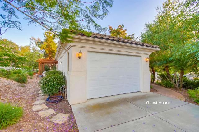 1495 Meredith Road, Fallbrook CA: https://media.crmls.org/mediaz/29a6983b-a1eb-43a0-85be-88449c0d4f11.jpg