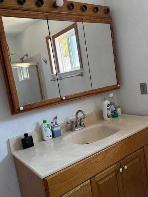 10507 Russet Street, Oakland CA: https://media.crmls.org/mediaz/29a69940-e9a1-450f-ba37-c95ee9ba5e8d.jpg
