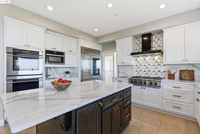 6413 Gwin Ct, Oakland CA: https://media.crmls.org/mediaz/29a7293d-ed72-400a-9fa7-56edde674440.jpg