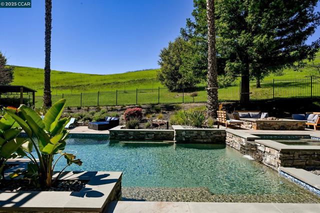 Image 44 of 59 For 1150 Vista Monte Dr