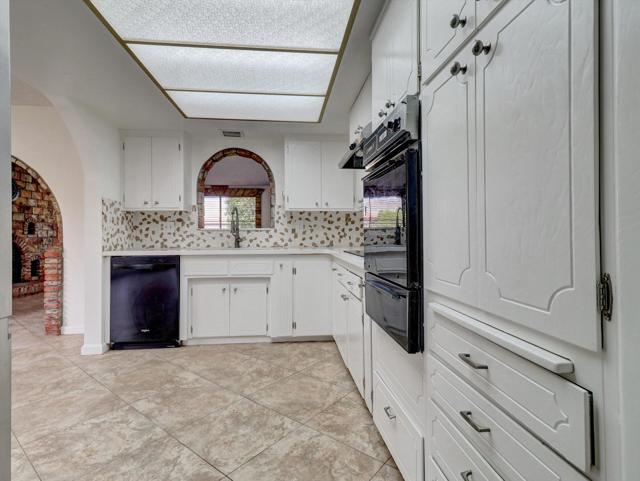 9980 Hoylake Road, Desert Hot Springs CA: https://media.crmls.org/mediaz/29a76955-0769-43d9-a81f-f815faa12889.jpg