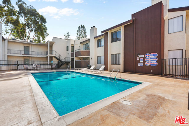 6323 Reseda Boulevard, Tarzana CA: https://media.crmls.org/mediaz/29a777b1-2e54-4066-8e9e-e091d7a5b5aa.jpg