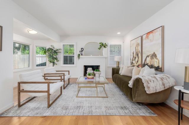 923 Grand Street, Redwood City CA: https://media.crmls.org/mediaz/29a7c77e-652b-40f7-9a2f-2a3056a92947.jpg