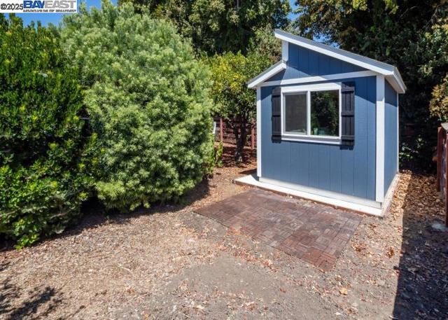 4670 Eggers Dr, Fremont CA: https://media.crmls.org/mediaz/29a7ee4a-4570-4f3d-a893-7284cb2ca23e.jpg