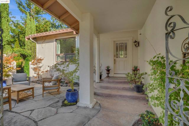 17 Pomo Ct, Napa CA: https://media.crmls.org/mediaz/29a87969-3e74-431e-90e6-cf8d4daff6af.jpg
