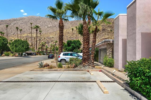 500 W Arenas Road, Palm Springs CA: https://media.crmls.org/mediaz/29a9908b-2147-49a2-b41a-c513ba093e6a.jpg