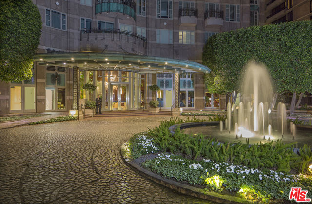 10580 Wilshire Boulevard, Los Angeles CA: https://media.crmls.org/mediaz/29aa1b17-b74b-4fe8-be0e-a6660ad15d00.jpg