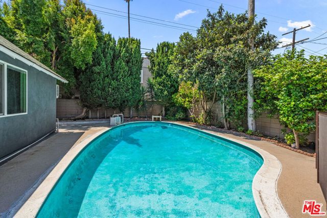 5342 Lemon Grove Avenue, Los Angeles CA: https://media.crmls.org/mediaz/29aa9de3-9719-429c-ae29-773f0602edd3.jpg