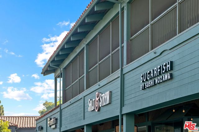 11645 Montana Avenue, Los Angeles CA: https://media.crmls.org/mediaz/29aaf7e5-a80f-4a82-bfe1-8c7c8ecd8fcc.jpg