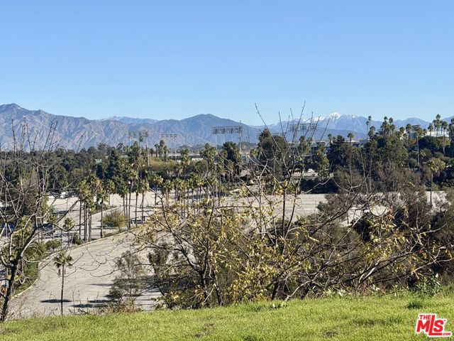 1126 White Knoll Drive, Los Angeles CA: https://media.crmls.org/mediaz/29ab8175-0025-4d5c-aae9-7a5dfdc1905b.jpg