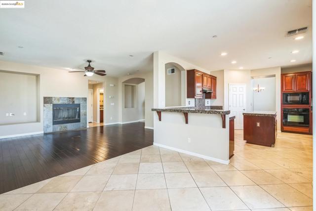 2665 Torrey Pines Dr, Brentwood CA: https://media.crmls.org/mediaz/29abb1a8-db01-46c3-95c3-504edaf6e2d6.jpg