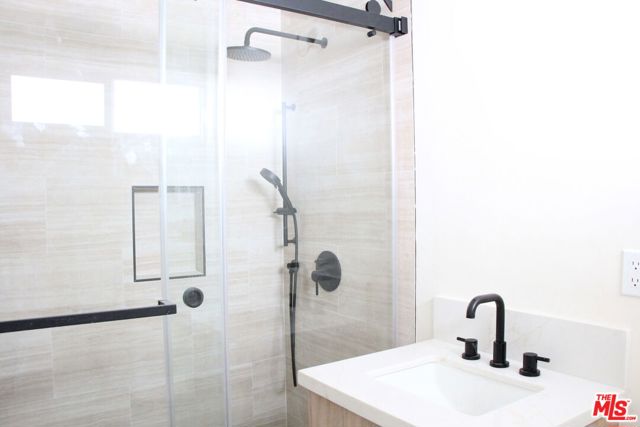 322 S Swall Drive, Los Angeles CA: https://media.crmls.org/mediaz/29abb911-9012-4584-aab3-e376a14c4b12.jpg