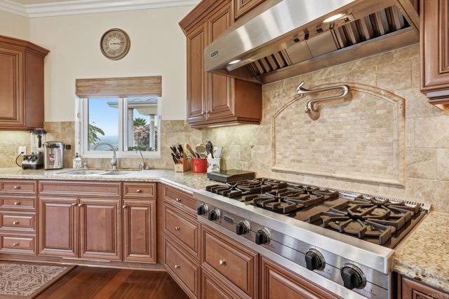 Detail Gallery Image 13 of 74 For 3611 Monserate Hill Ct, Fallbrook,  CA 92028 - 4 Beds | 4/1 Baths