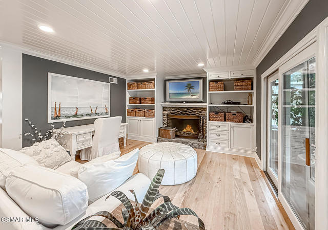 1888 El Monte Drive, Thousand Oaks CA: https://media.crmls.org/mediaz/29ace998-6918-4703-aa46-d99c5f2137c9.jpg