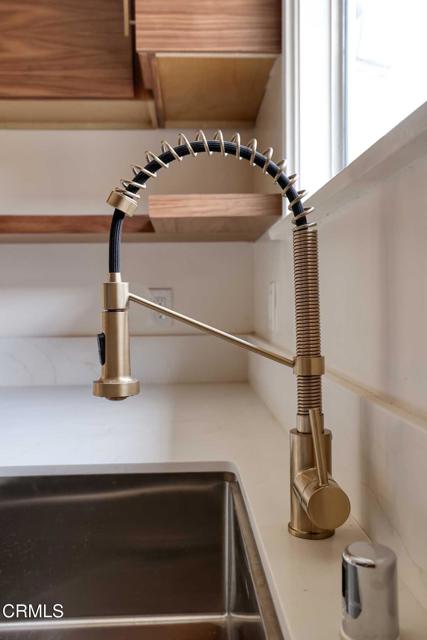 Detail Gallery Image 10 of 29 For 7046 Murietta Ave, Van Nuys,  CA 91405 - 4 Beds | 2 Baths