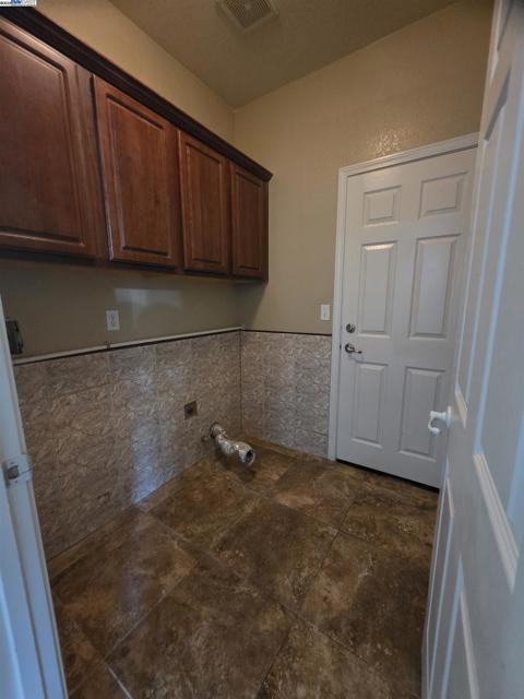 254 Peach Leaf Way, Sacramento CA: https://media.crmls.org/mediaz/29ad2c6c-d0a1-4b02-a0e3-a5b1e79ecbe8.jpg