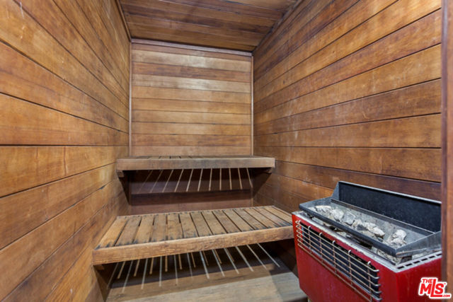 400 S La Fayette Park Place, Los Angeles CA: https://media.crmls.org/mediaz/29ad8420-10ca-4786-8d3e-cf3dac45c53f.jpg