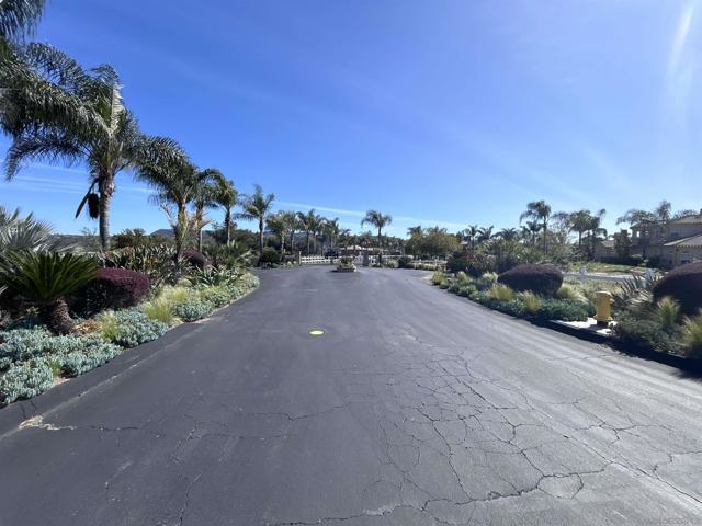 28429 Almona Way, Valley Center CA: https://media.crmls.org/mediaz/29ad9b62-b0b5-4b4f-8306-be82dd42094a.jpg