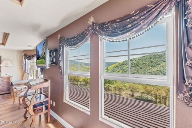 3194 Sunset Hills Boulevard, Thousand Oaks CA: https://media.crmls.org/mediaz/29ae020f-e191-48b1-adf9-0600c55dea45.jpg