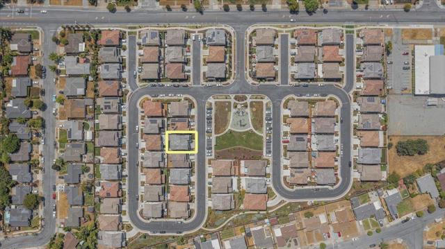 738 Sullivan Way, Gilroy CA: https://media.crmls.org/mediaz/29ae720d-1bfe-4a68-9626-cf129437afcf.jpg