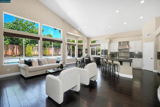 139 Shelterwood Ln, Danville CA: https://media.crmls.org/mediaz/29ae8574-8ab0-4c7e-ae5b-2bd172464944.jpg