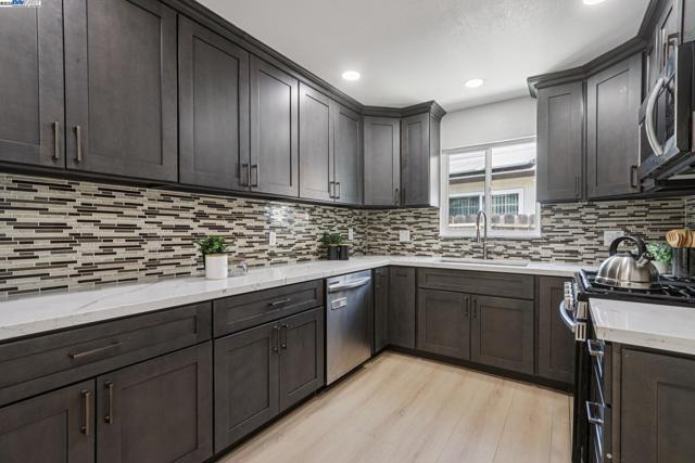 39681 Sundale Dr, Fremont CA: https://media.crmls.org/mediaz/29af234d-d73c-48a4-8c9f-b2388792d071.jpg