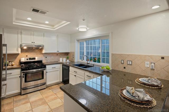 1614 Wesley Way, Vista CA: https://media.crmls.org/mediaz/29af9521-732b-4be7-a651-fef2c19261aa.jpg