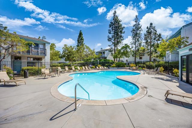 3236 Via Alicante, La Jolla CA: https://media.crmls.org/mediaz/29b03888-d74a-4a7f-9b05-eabda2b3eb07.jpg