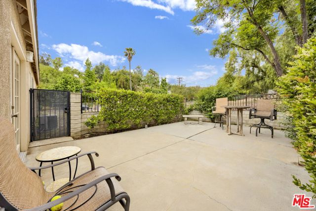 28461 Driver Avenue, Agoura Hills CA: https://media.crmls.org/mediaz/29b08355-a605-47f6-8d30-67f123e70060.jpg