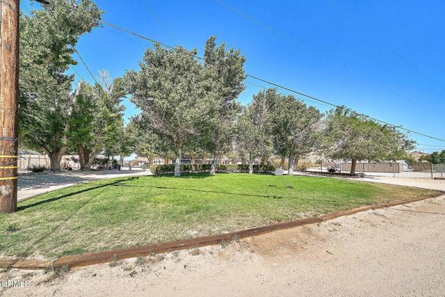 Detail Gallery Image 14 of 46 For 10298 Custer Ave, Lucerne Valley,  CA 92356 - 5 Beds | 2/1 Baths