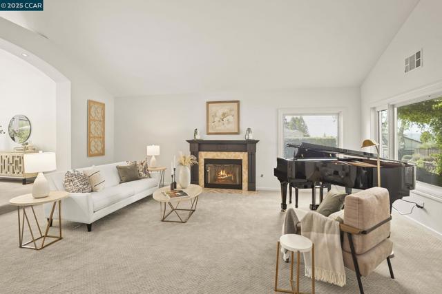 219 Nottingham Pl, Danville CA: https://media.crmls.org/mediaz/29b14c03-0f07-4b52-a2de-0cc709b73cc3.jpg
