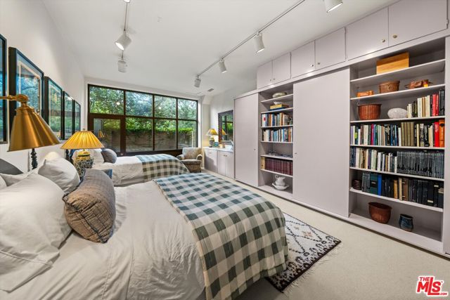 1048 E La Loma Avenue, Somis CA: https://media.crmls.org/mediaz/29b19cfd-d4c2-4bd4-8eaf-433fc8811206.jpg