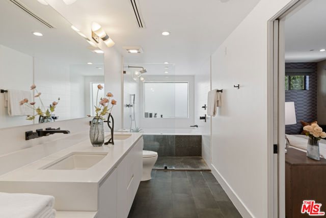 6871 Fountain Avenue, Los Angeles CA: https://media.crmls.org/mediaz/29b215c5-ae8b-4c41-934f-7dbc8c64f720.jpg