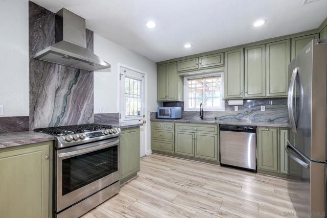 8734 Atlas View Dr, Santee CA: https://media.crmls.org/mediaz/29b2913a-9c9e-4450-a4dc-c6a306528890.jpg