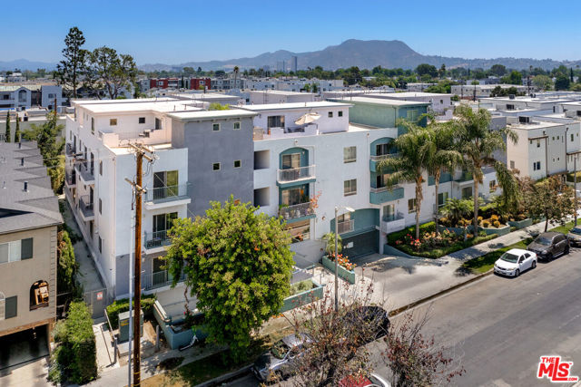 5232 Satsuma Avenue, North Hollywood CA: https://media.crmls.org/mediaz/29b2947d-f698-4880-a6b3-4e8a16c4c894.jpg